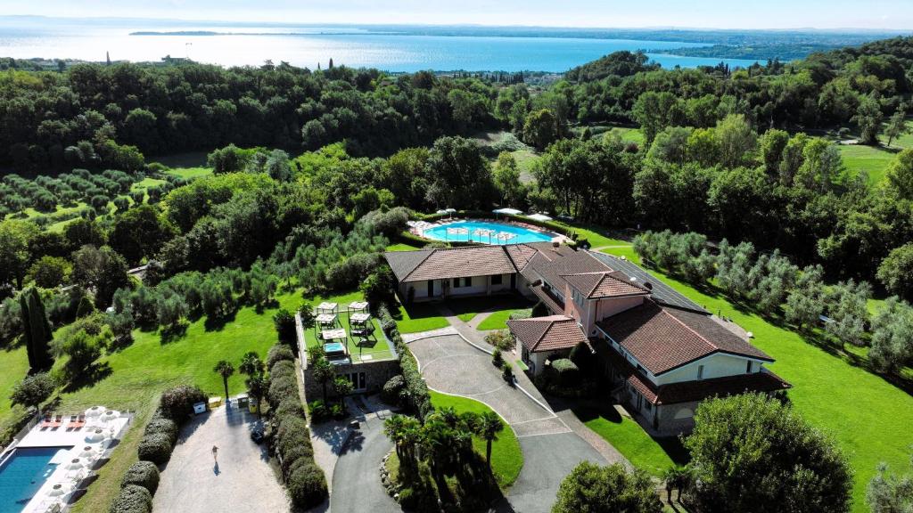 Garda Hill Boutique Apartments with Panoramic Pools e Agriturismo