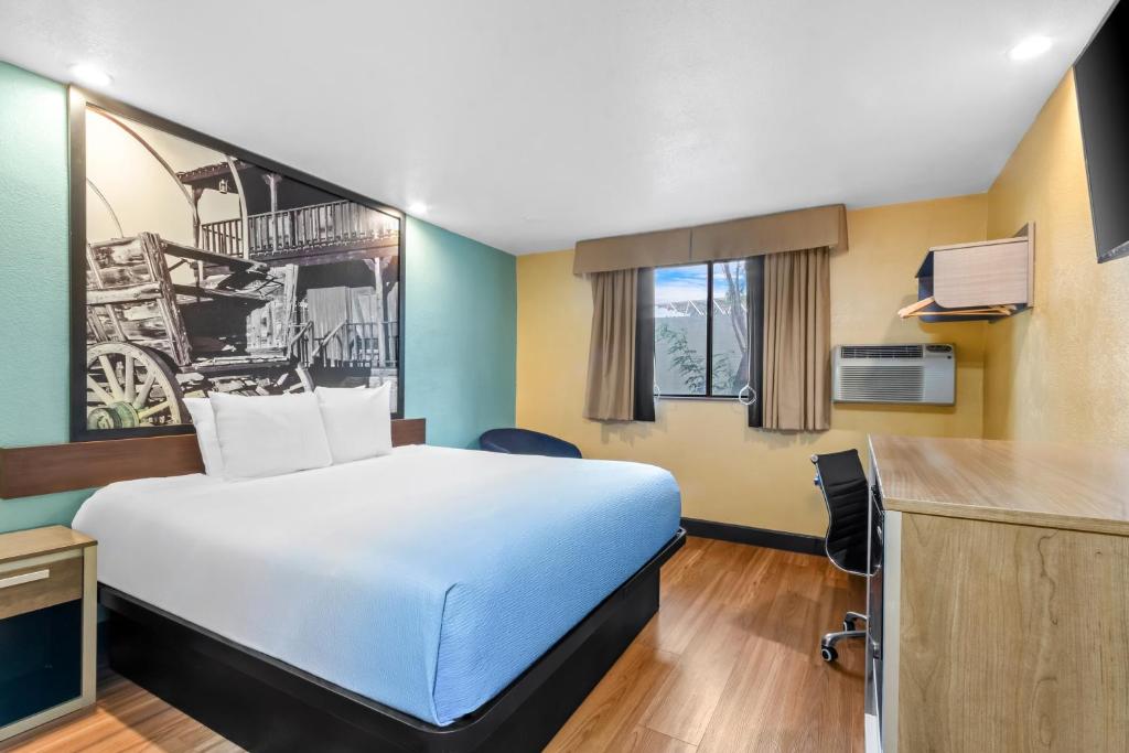 Super 8 by Wyndham Mesa Gilbert - Chambre Lit King-Size - Non-Fumeurs