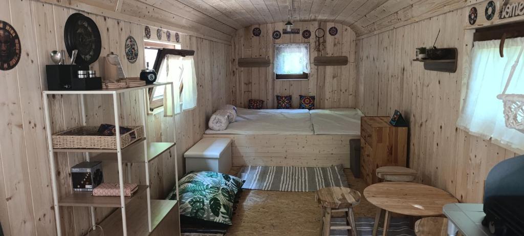 a small room with a bed and a table at Maringotka pod hvozdem in Spešov