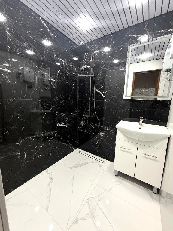 لابی و فضای عمومی Family Apartment - تصویر ۵