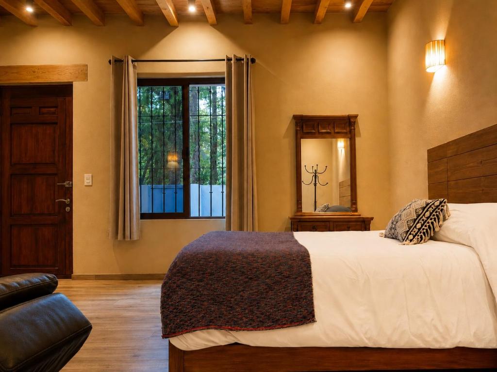 a bedroom with a large bed and a window at Suite Privada Nueva Boutique con Entrada Independiente y Acceso Autónomo, A 5 Min del Centro in Pátzcuaro