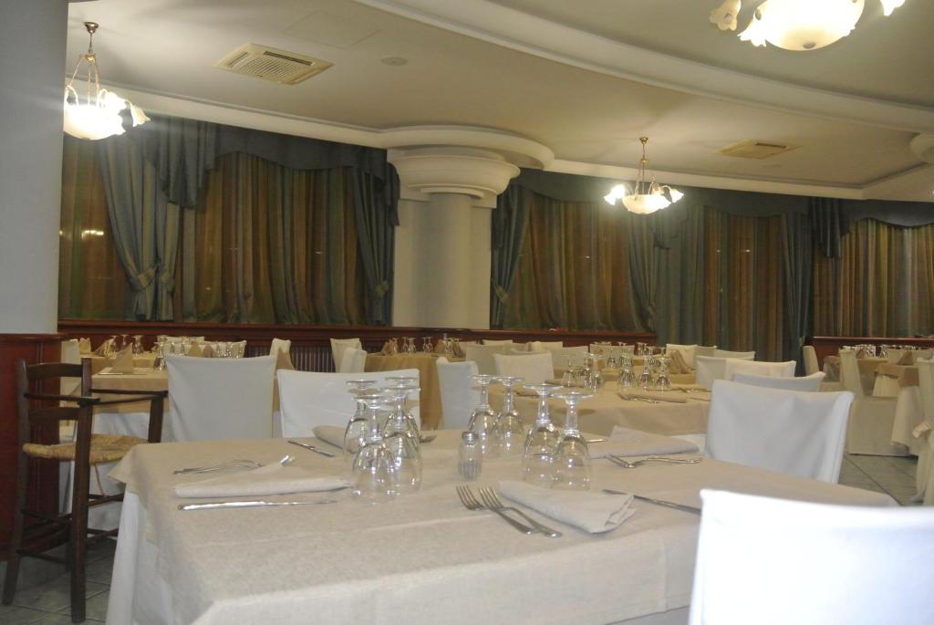 Restauracja lub miejsce do jedzenia w obiekcie Hotel Stefano a Melito
