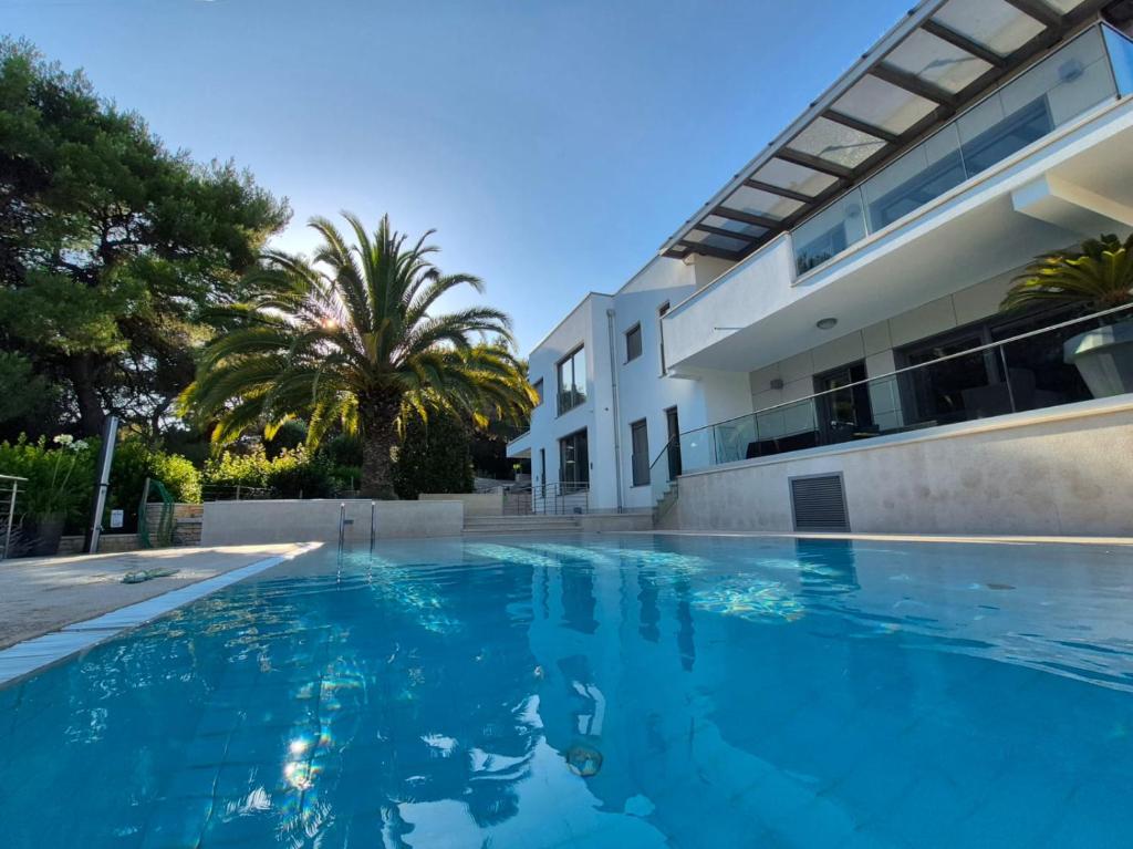 Villa Valsavia-apt Monsena with Pool,Spa&Bike depo