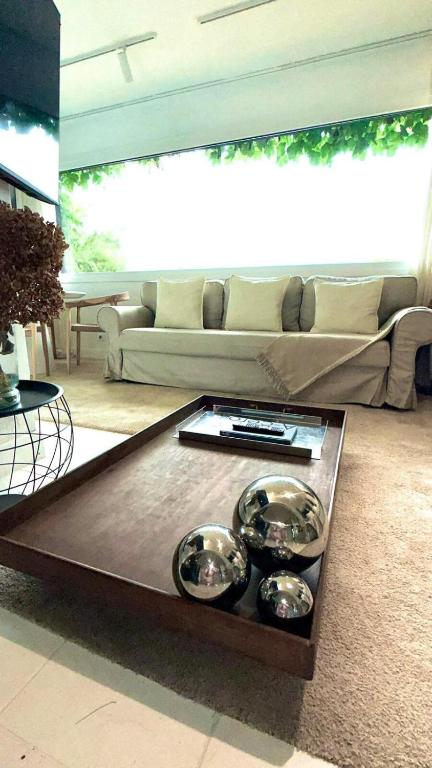 a living room with a couch and a coffee table at Cabanas da Auga B in Casas Novas