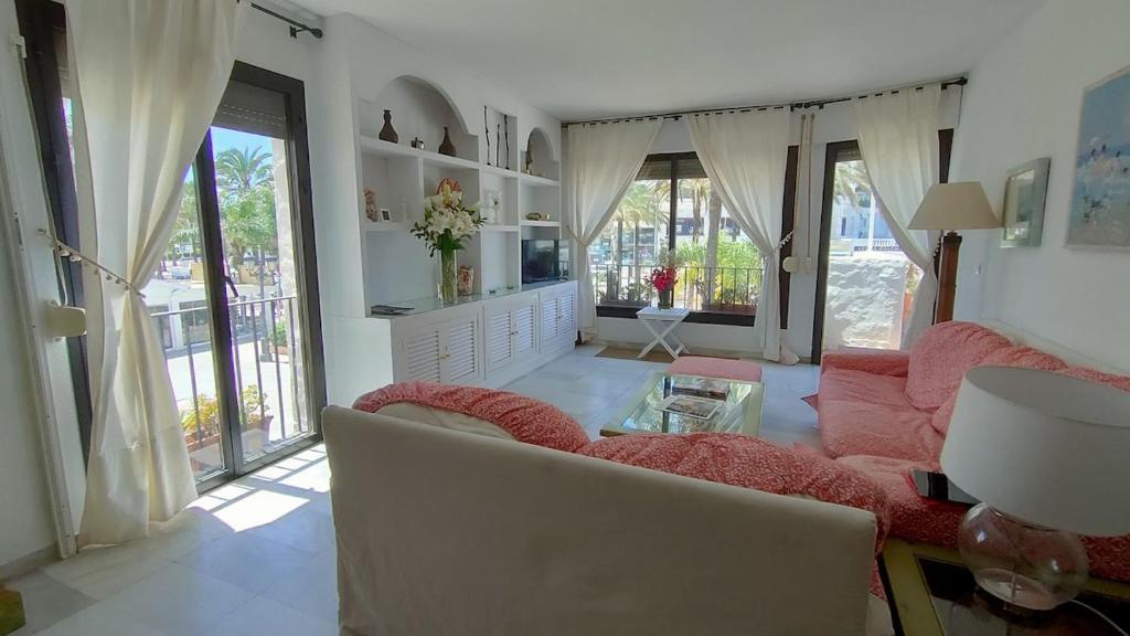 Puerto Banús, 1 dormitorio, 3 plazas, piscinas y parking, Ubicacion optima