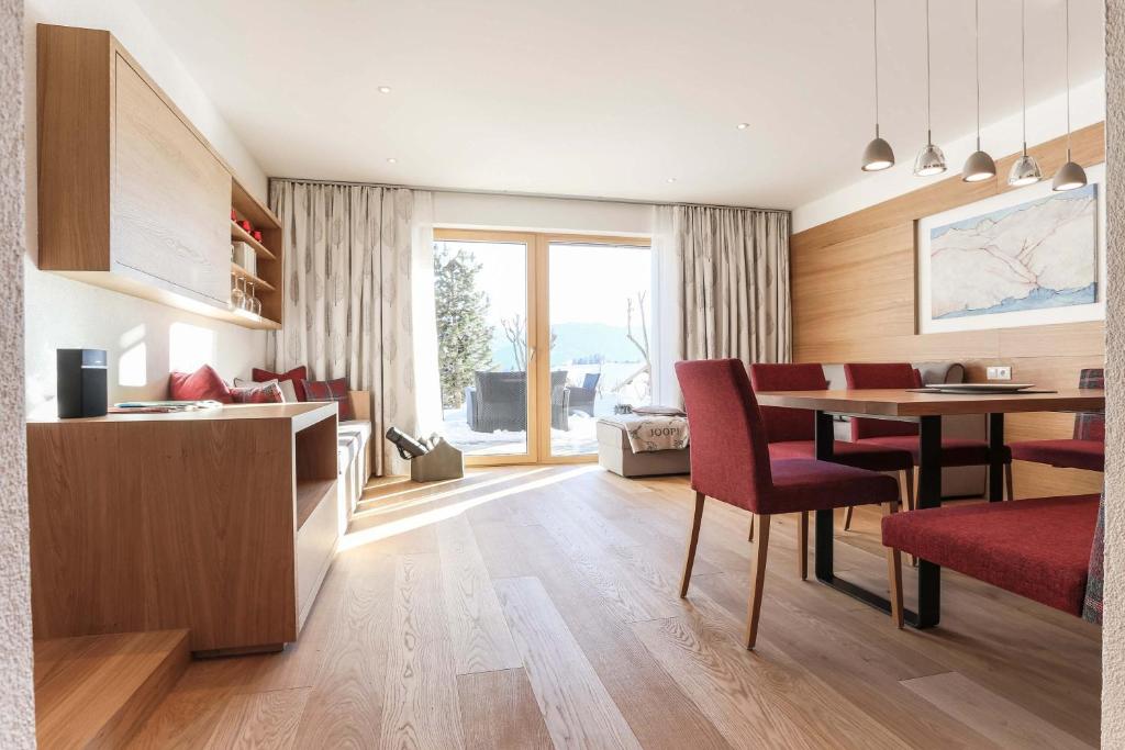 Posedenie v ubytovaní Slow Living Suite - Ferienwohnung mit privater Sauna & Garten