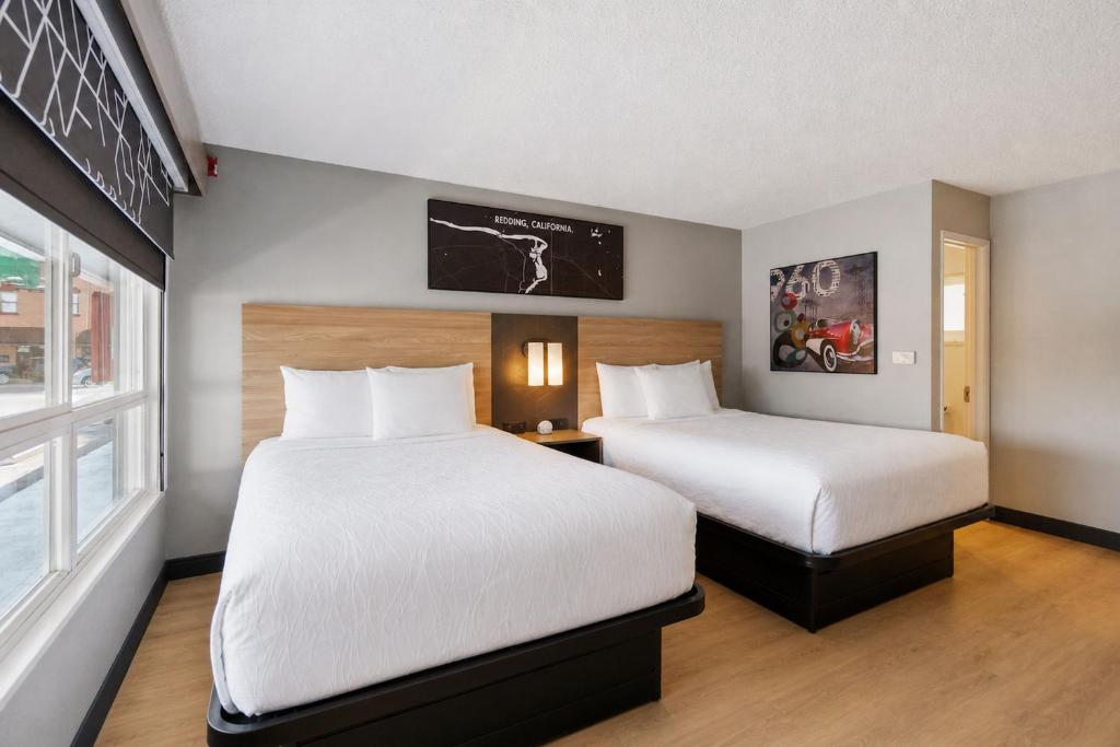 Thunderbird Lodge - Standard Queen Room With Two Queen Beds