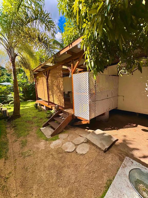 a house that is sitting in the yard at Fare Aimeho in Vaianae
