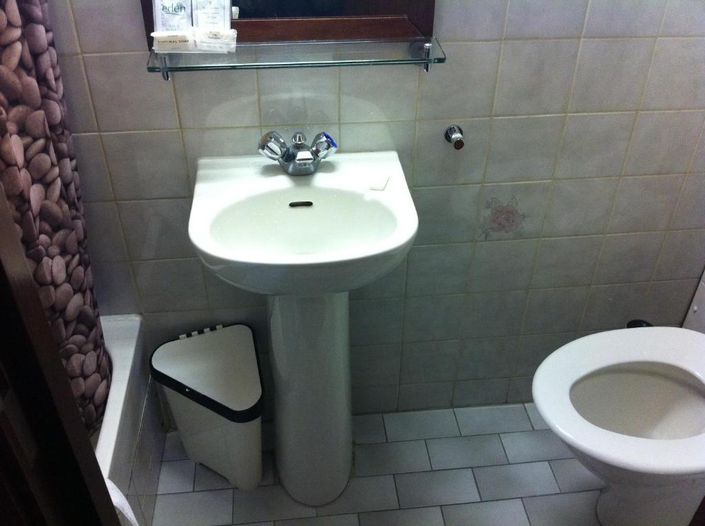 London Visitors Hotel - Kleine Eenpersoonskamer Met Eigen Badkamer