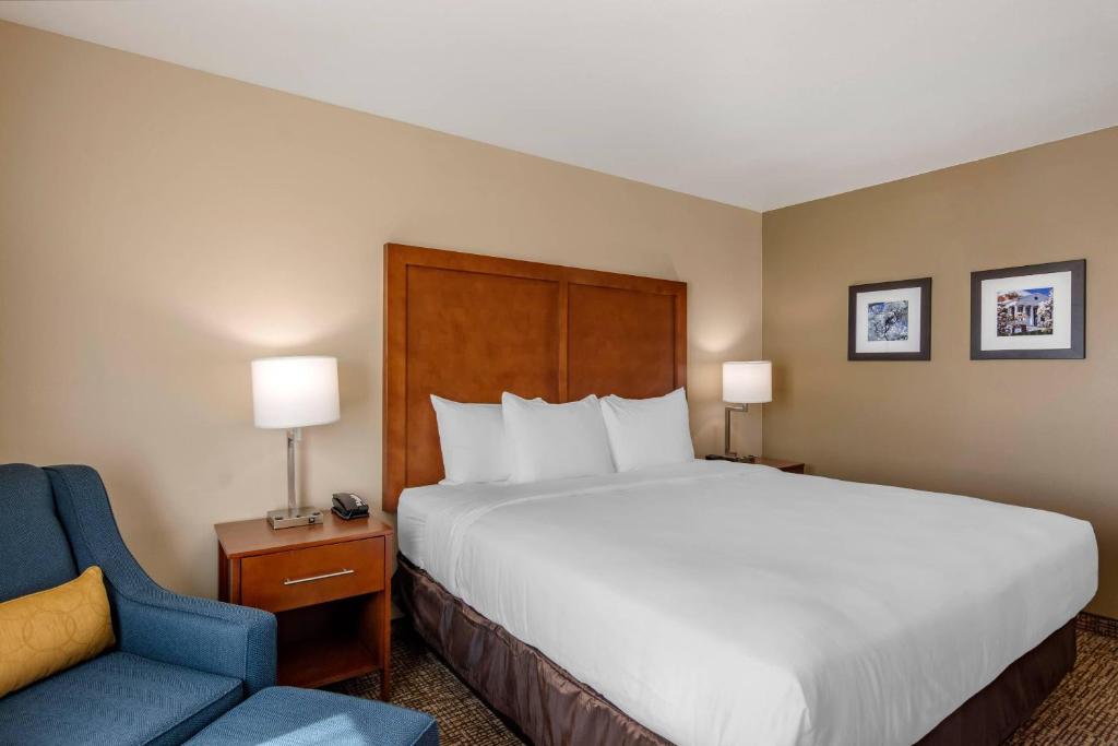 Comfort Inn & Suites Charlottesville Hollymead Town Center photo