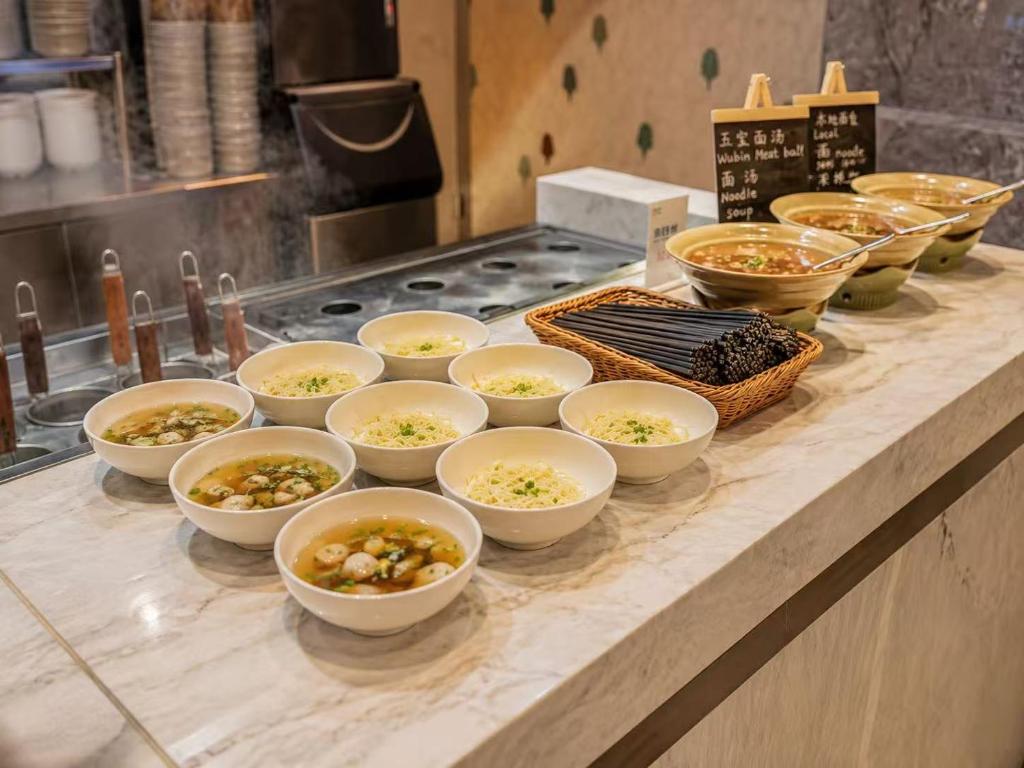 لابی و فضای عمومی Radisson Hotel, Beijing DaXing Airport - تصویر ۵