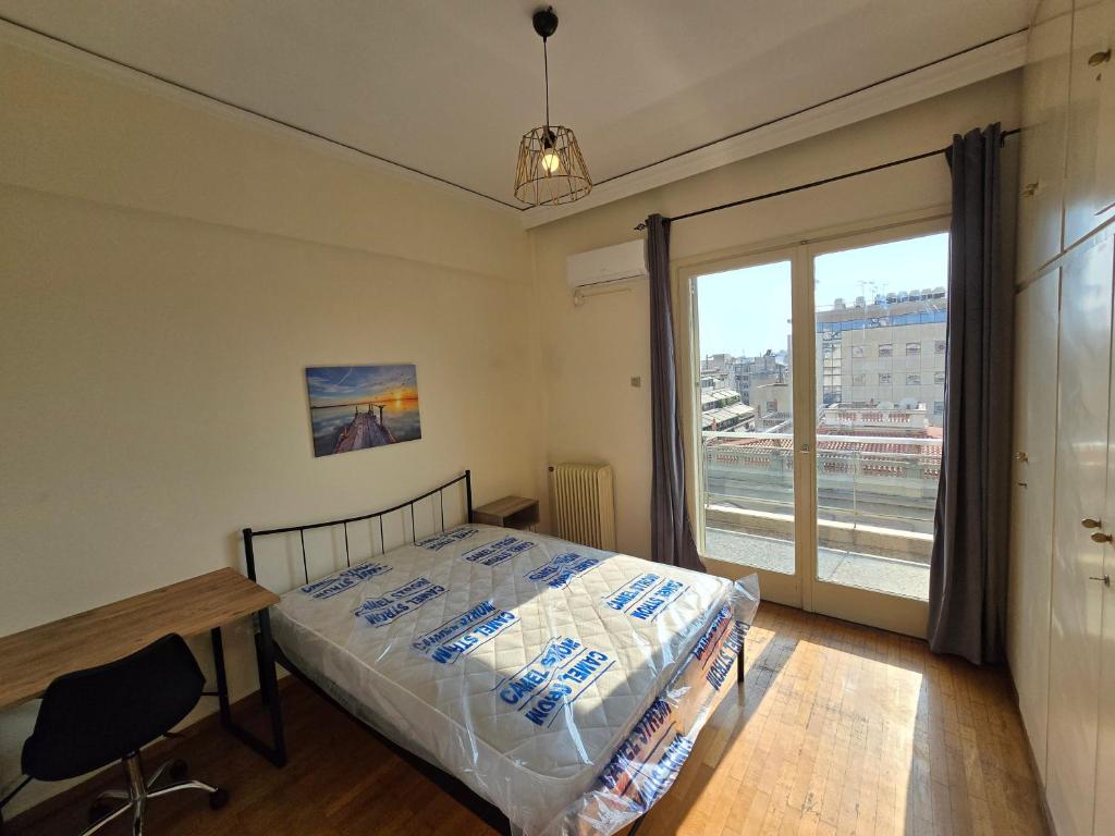 GRI LAMBR - Room 2 - SHARED APARTMENT - Beautiful Views in The Center Of Piraeus