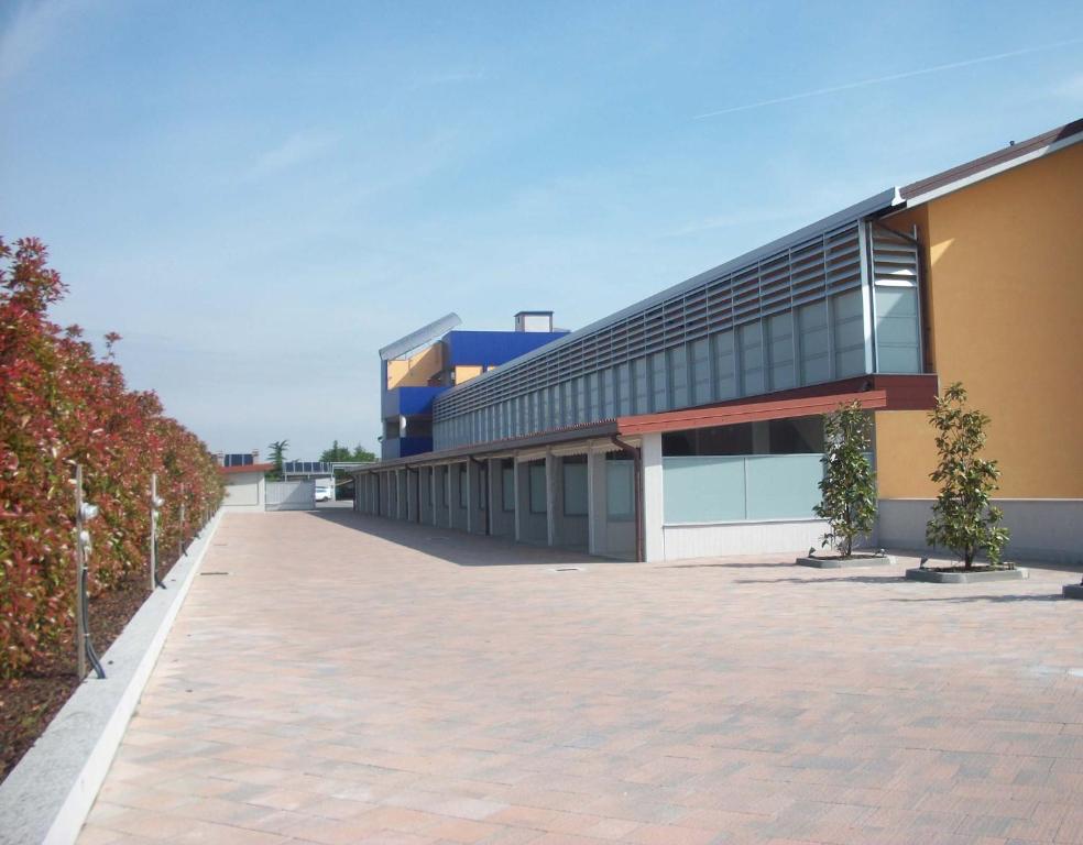 a building with a brick walkway in front of it at Hotel Motel 2 in Tortona