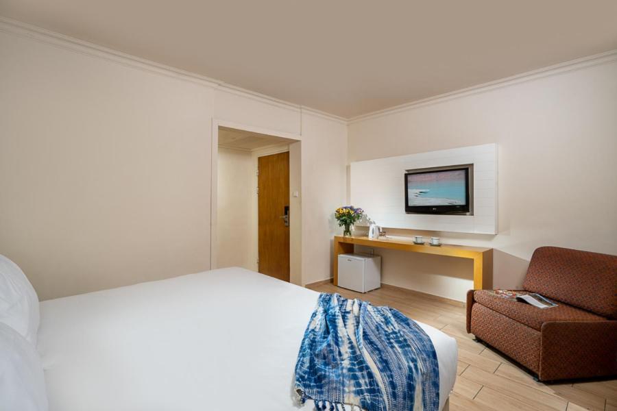Beachfront · Private Beach Travel Proud Leonardo Club Hotel Dead Sea - All Inclusive - Superiore