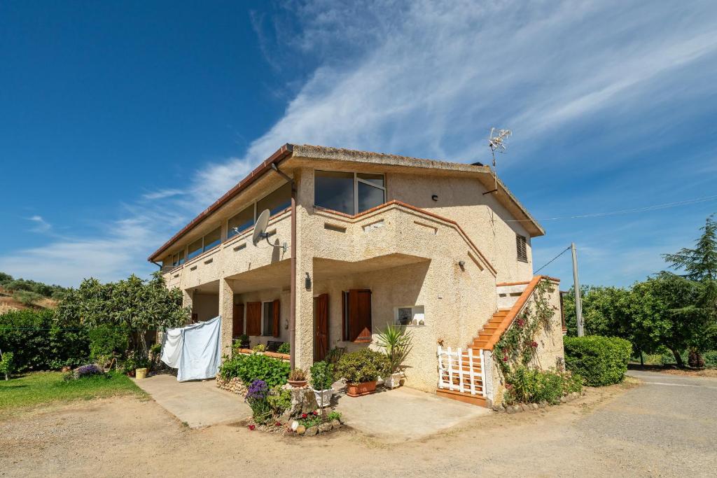a white brick house with a cross on it at Casa Vacanza Iris in Perdaxius