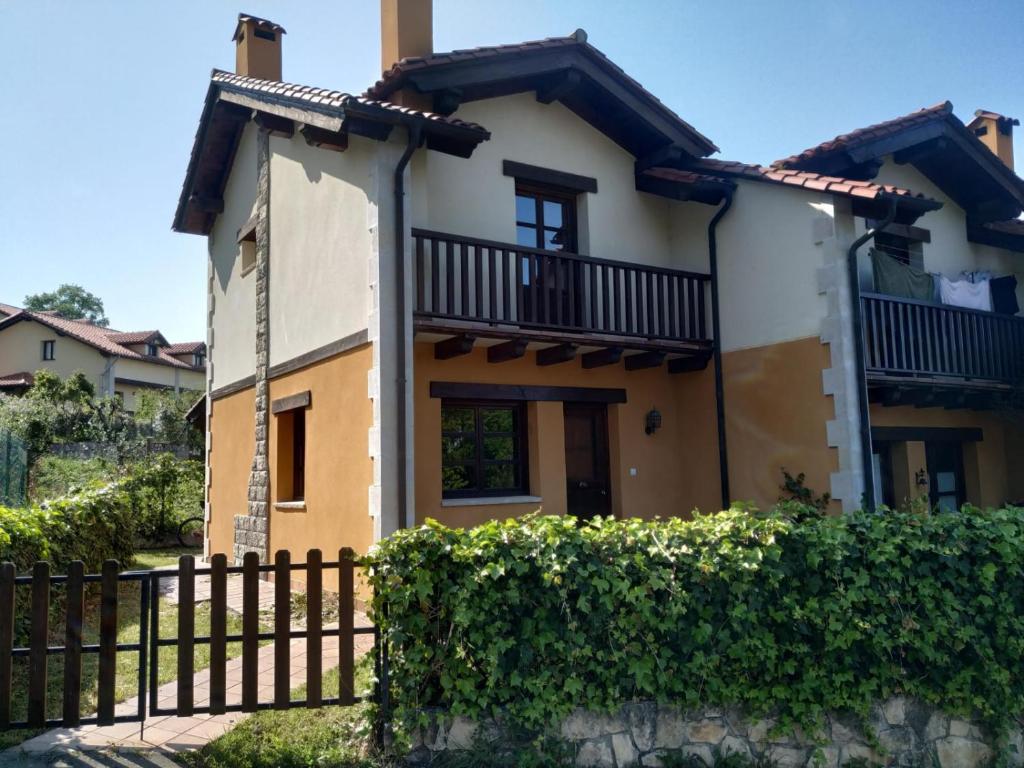 a house with a fence in front of it at La Casuca de Pechón in Pechón