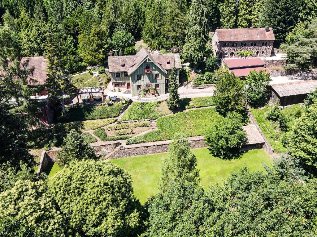 an aerial view of a house with a garden at la maison oubliée in Goetzenbruck