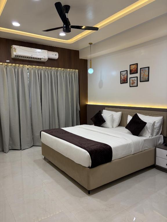 a bedroom with a bed and a ceiling fan at Hotel Krishna Leela Lodging and Boarding in Bhusāwal
