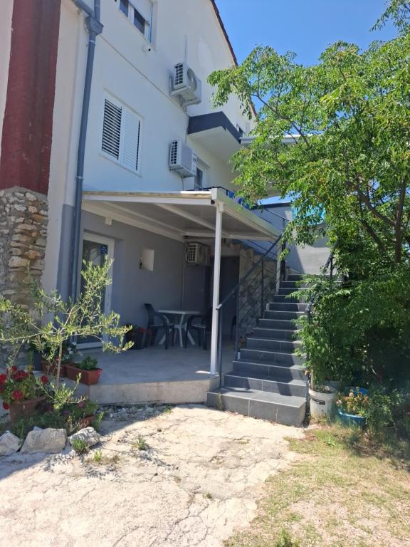 a house with stairs and a table in front of it at Apartman Skradin nono in Skradin
