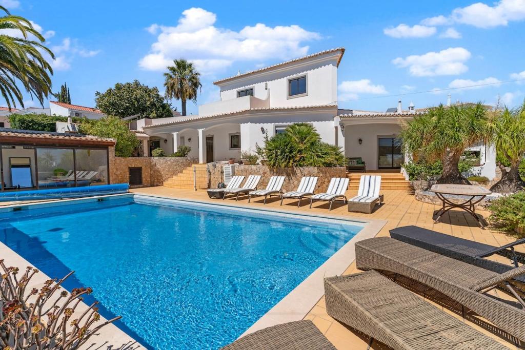 Relaxing Lagos Villa with Private Pool, 6 Min Beach