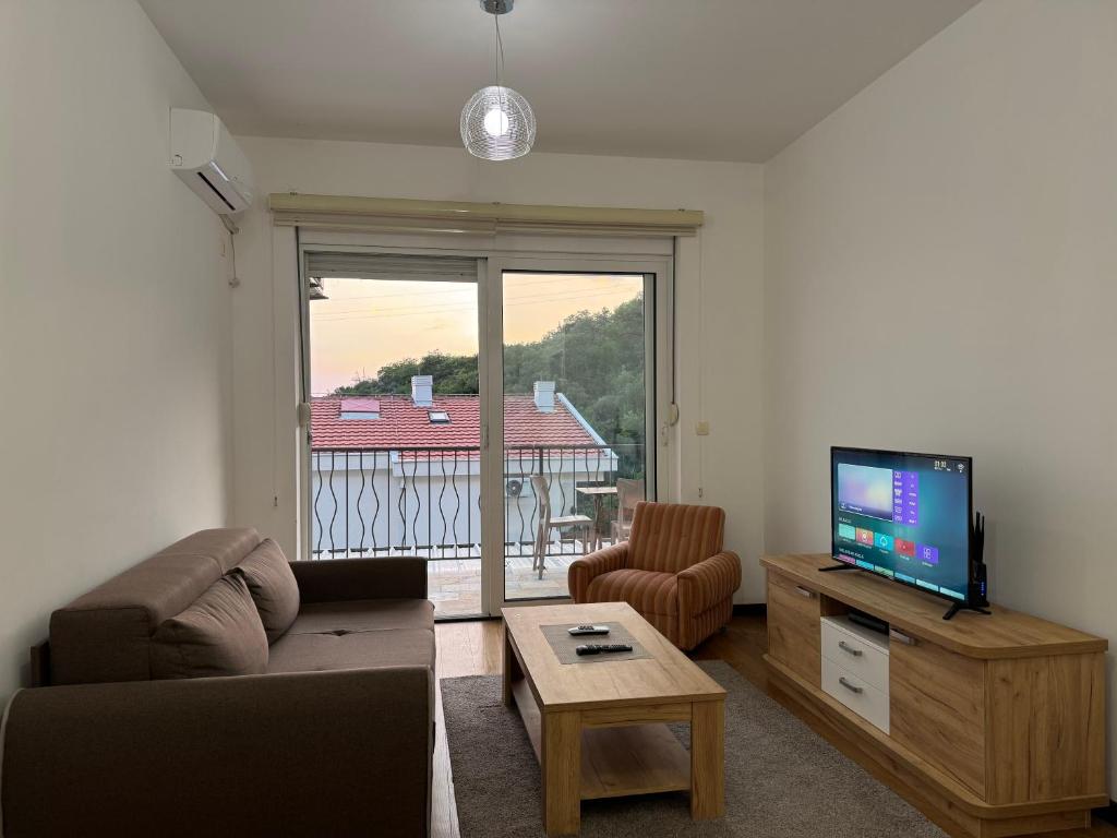a living room with a couch and a flat screen tv at Przno in Pržno