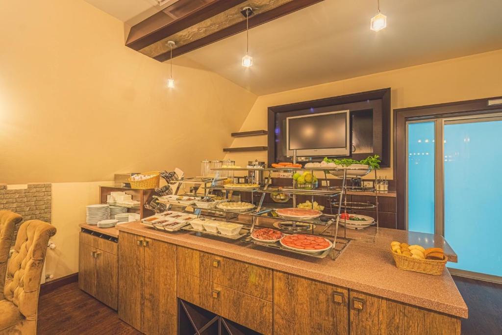 لابی و فضای عمومی Central Passage Hotel on Nizami street - تصویر ۵