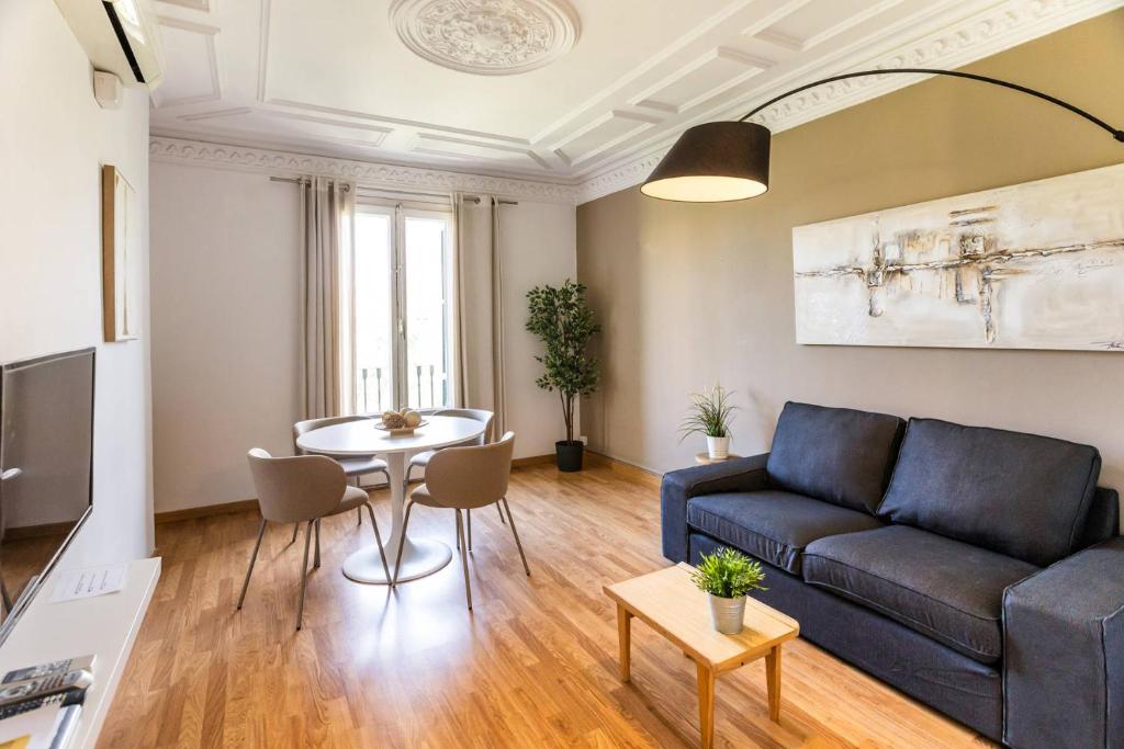 41AGRVC1137 cozy and bright apartment