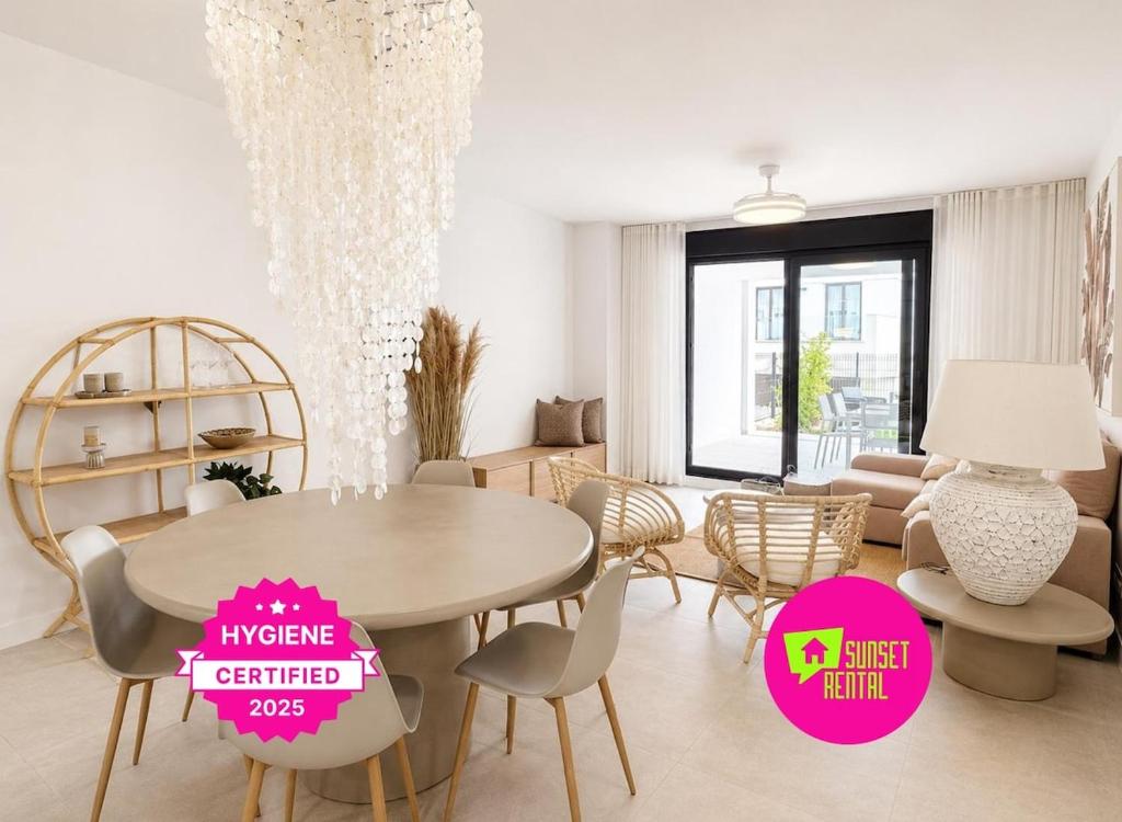 Chic and elegant apartment with pool and terrace in Estepona Bayside