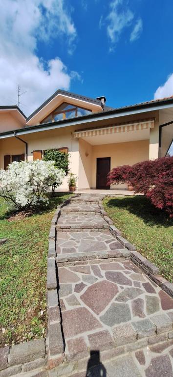 a stone walkway in front of a house at Roby53 in Parabiago