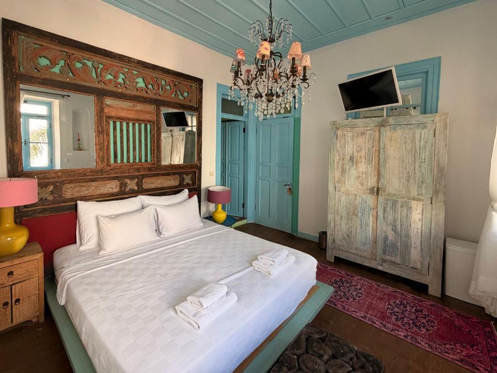 a bedroom with a large bed with a chandelier at Marge Hotel Adult Only 12 plus in Ilıca