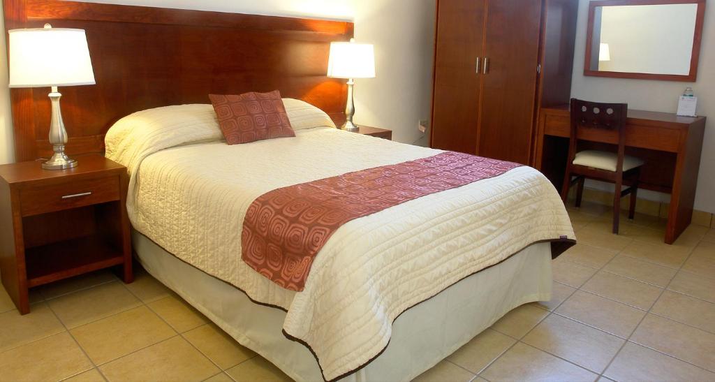 Postel nebo postele na pokoji v ubytování Hotel Marllou