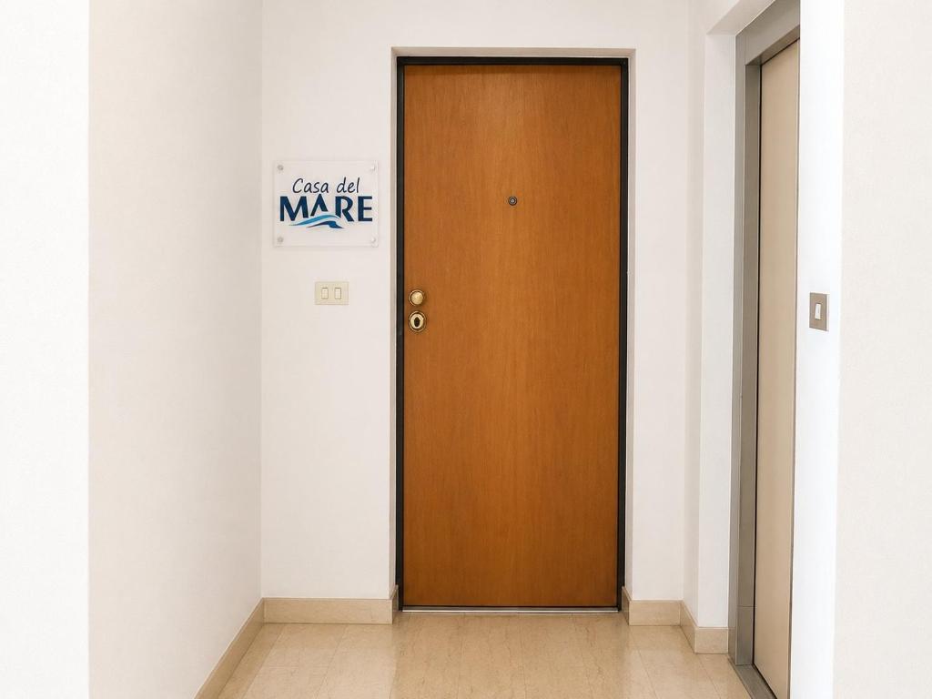 a brown door in a room with a sign on it at La Casa al Mare in Pescara