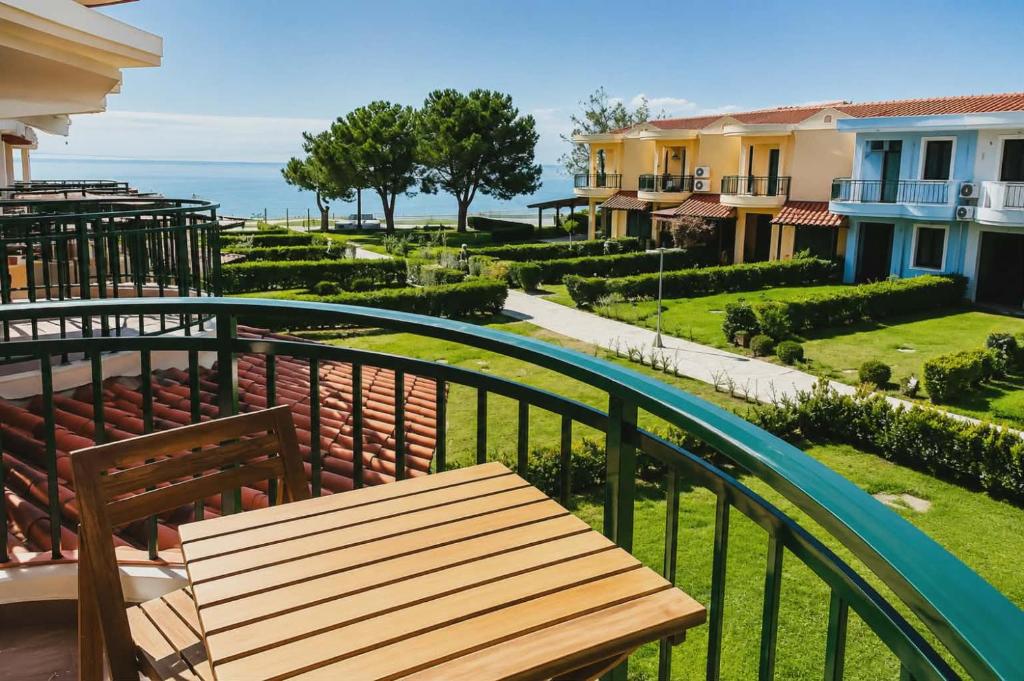 Tetis seafront maizonette