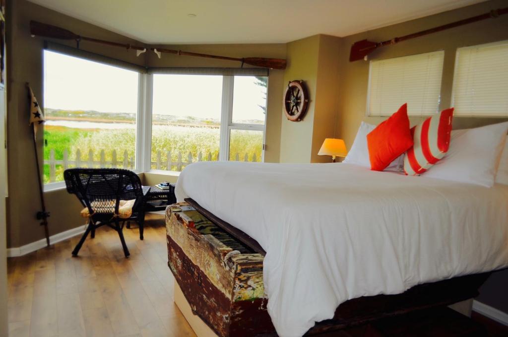 Captain's Inn at Moss Landing photo