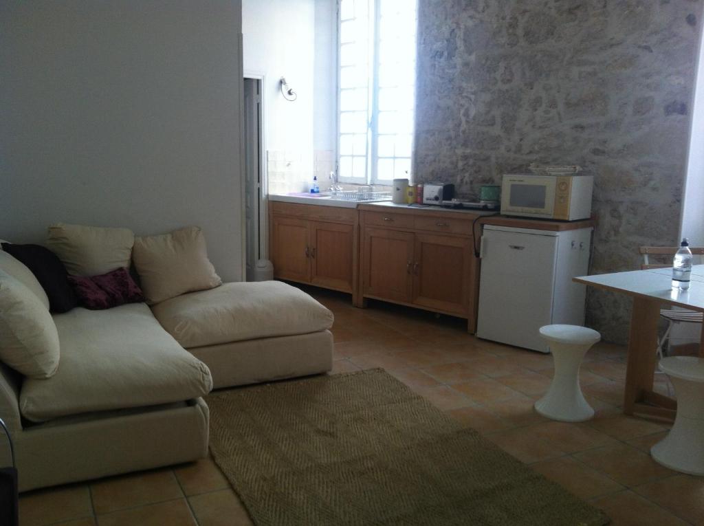 Old town Nice stunning modern 1 bedroom flat sleeps 3