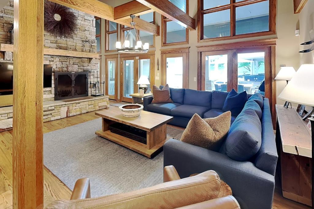 a living room with a blue couch and a fireplace at Stone Mountain Vista in McHenry