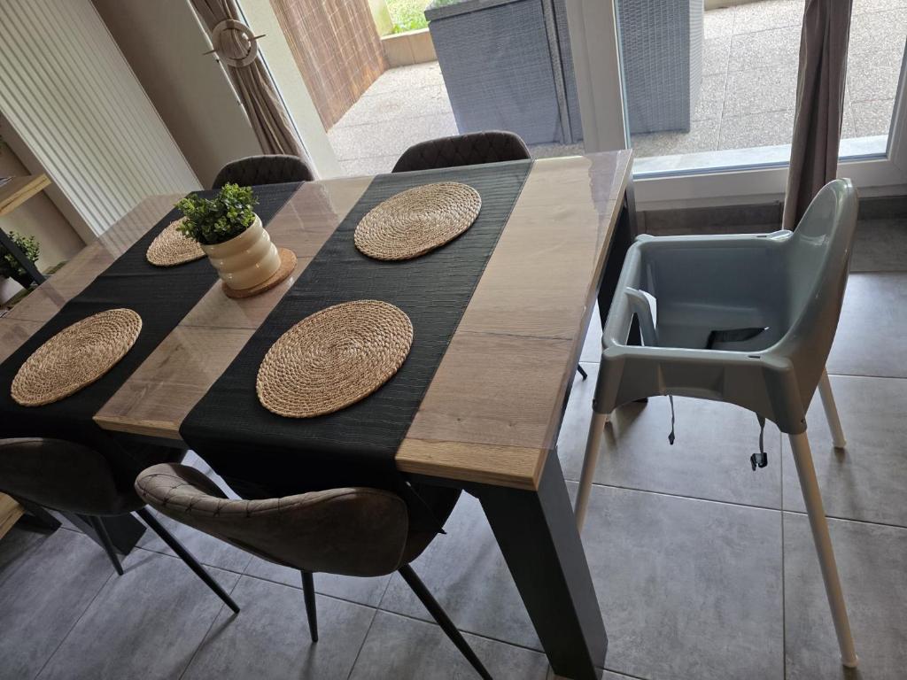 L'Adresse Colmarienne, Escapade en Famille, Terrasse, Garage Privé, Point de départ idéal en toutes saisons, Centre historique Colmar à 10 min à pied, Marchés de Noël, Route des vins d'Alsace, Appartement calme et élégant, Arrivée autonome, Garage à vélos – photo 43