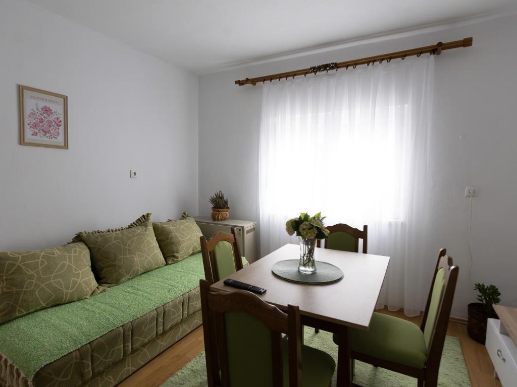 a living room with a couch and a table at Apartman Mila Raška in Raška