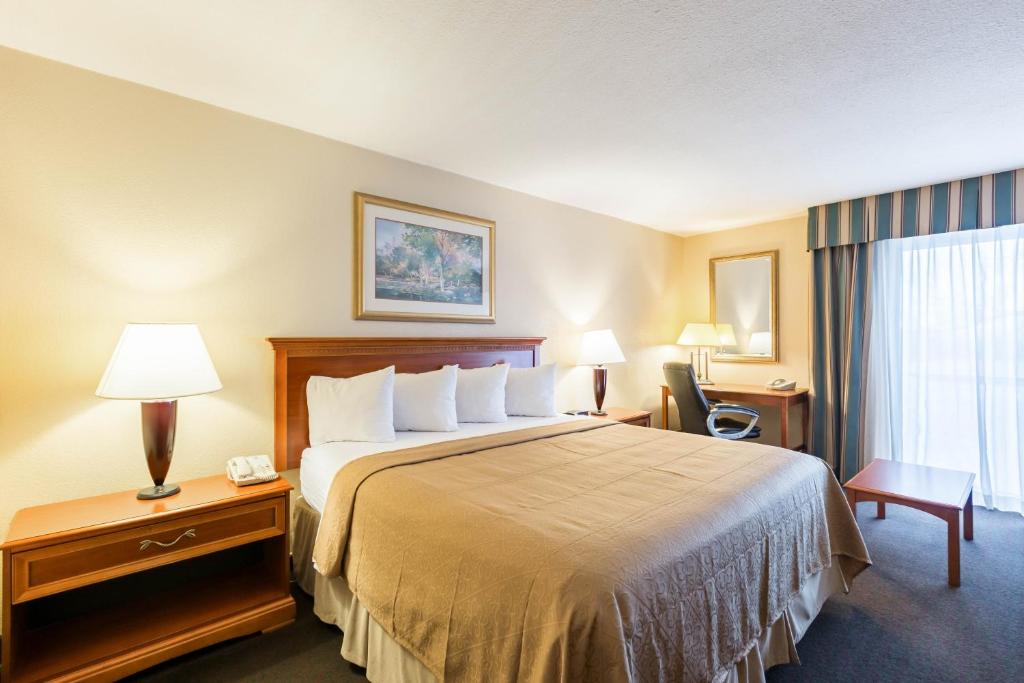 Quality Inn and Conference Center I-80 Grand Island - King Room With Sofa Bed - Non-Smoking