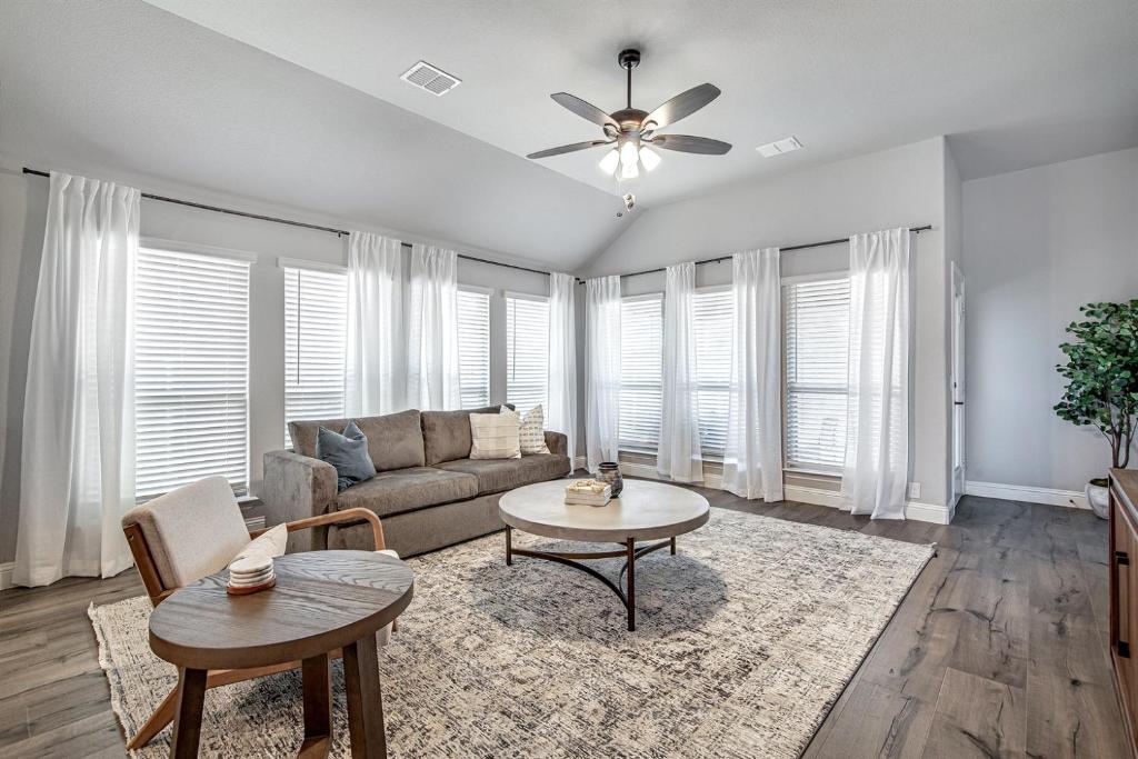 a living room with a couch and a table at Hazy Hollow Escape 4816 in Crowley