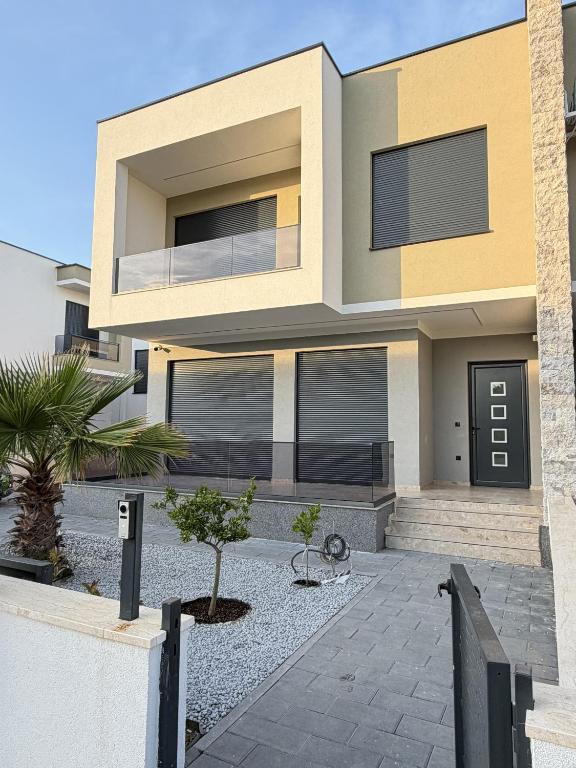 a modern house with at Villa Castro in Ulcinj