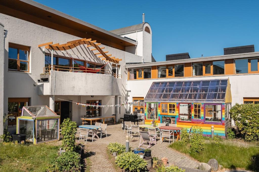 a building with a courtyard with a table and chairs at Stavanger Urban Folkehøyskole in Stavanger