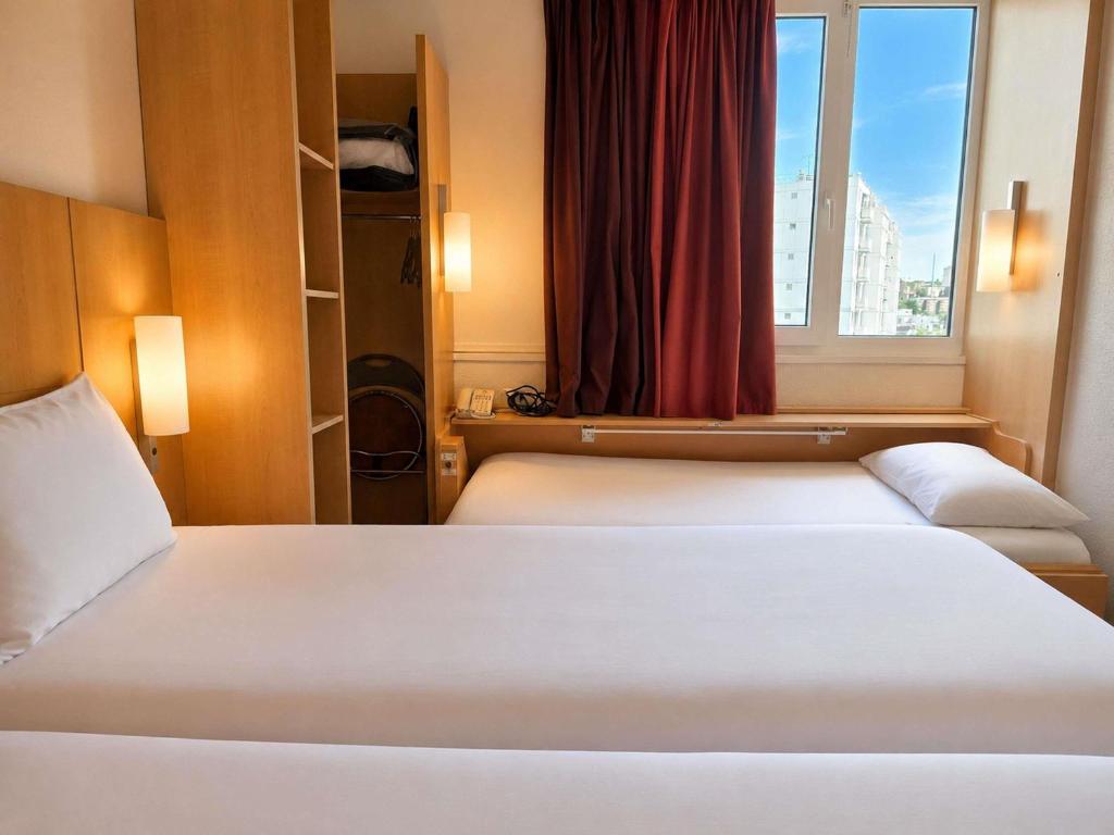 ibis Paris Porte d'Italie - Standard Room With 2 Singles Bed And 1 Child Bed