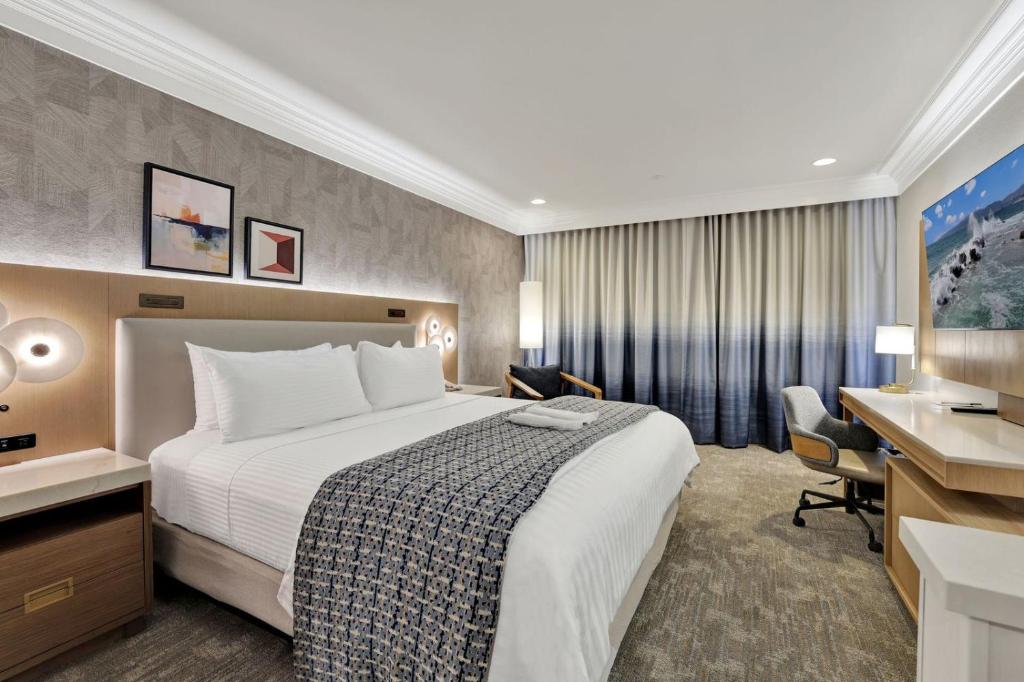 Best Western Plus Sunset Plaza Hotel photo
