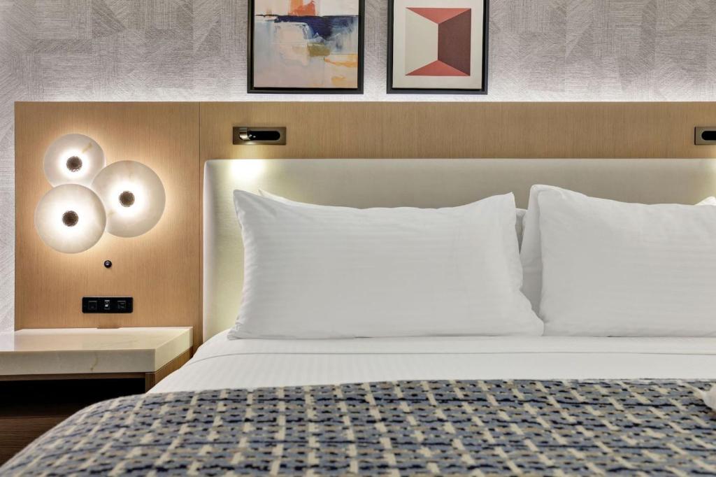 Best Western Plus Sunset Plaza Hotel photo