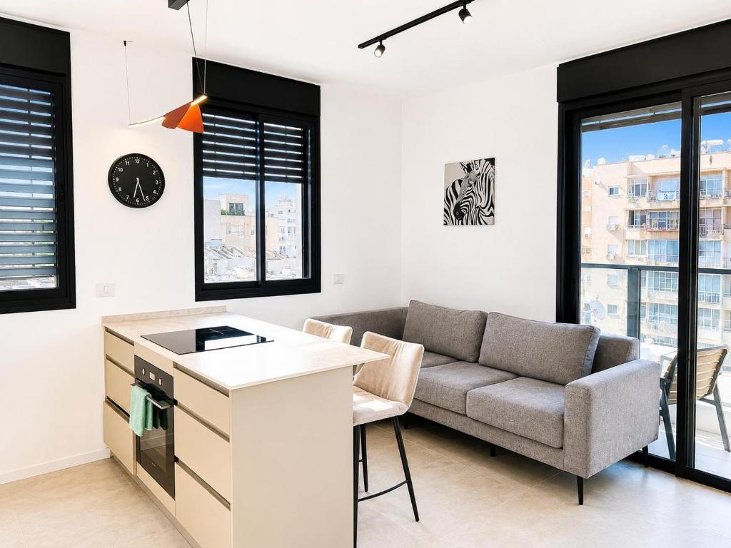 a living room with a couch and a table at Apartments4you Queen in Bat Yam