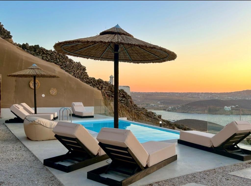 Бассейн в Apellōn Mykonos Luxury Seaview Retreat или поблизости