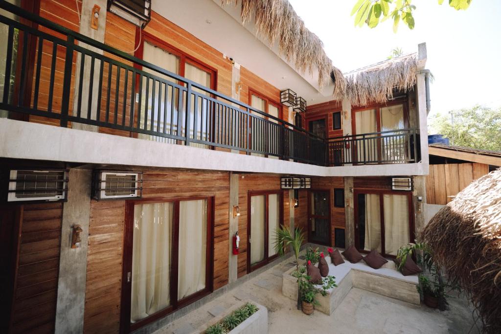 an external view of a building with a balcony at Casa Felipe in General Luna