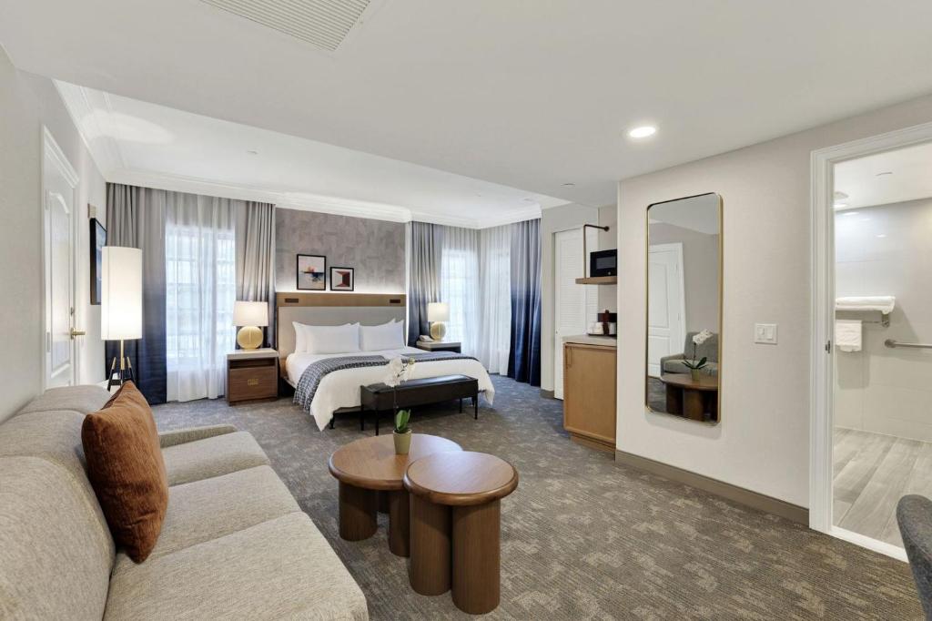 Best Western Plus Sunset Plaza Hotel photo