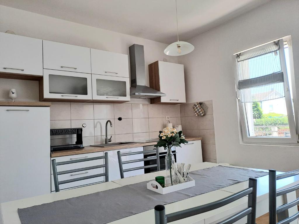 Apartment Ema